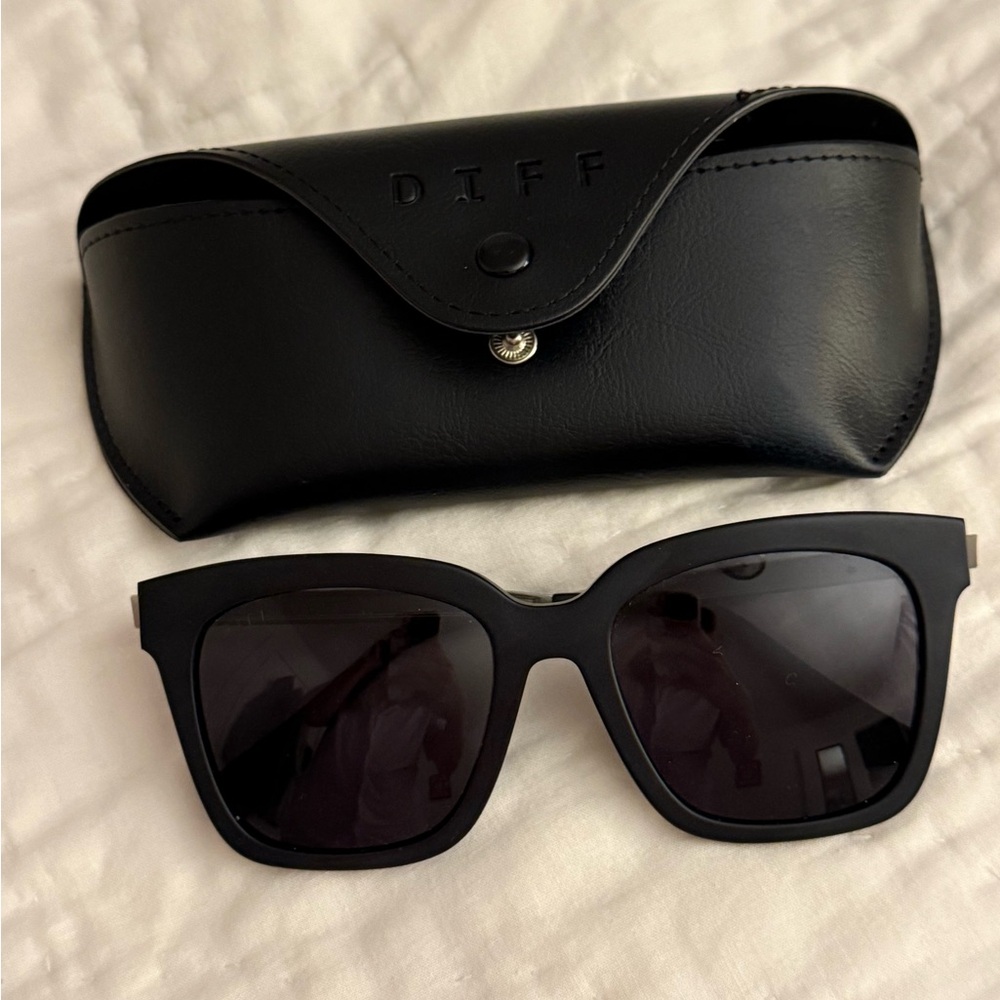 DIFF Eyewear Bella Polarized Matte Black with Gray Polarized Sunglasses